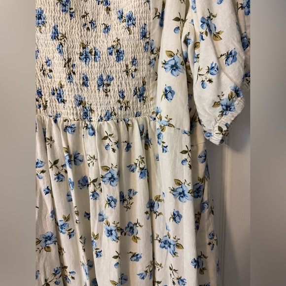 NWT Old Navy Cream & Blue Floral 3X Dress 🩵 - Picture 11 of 11